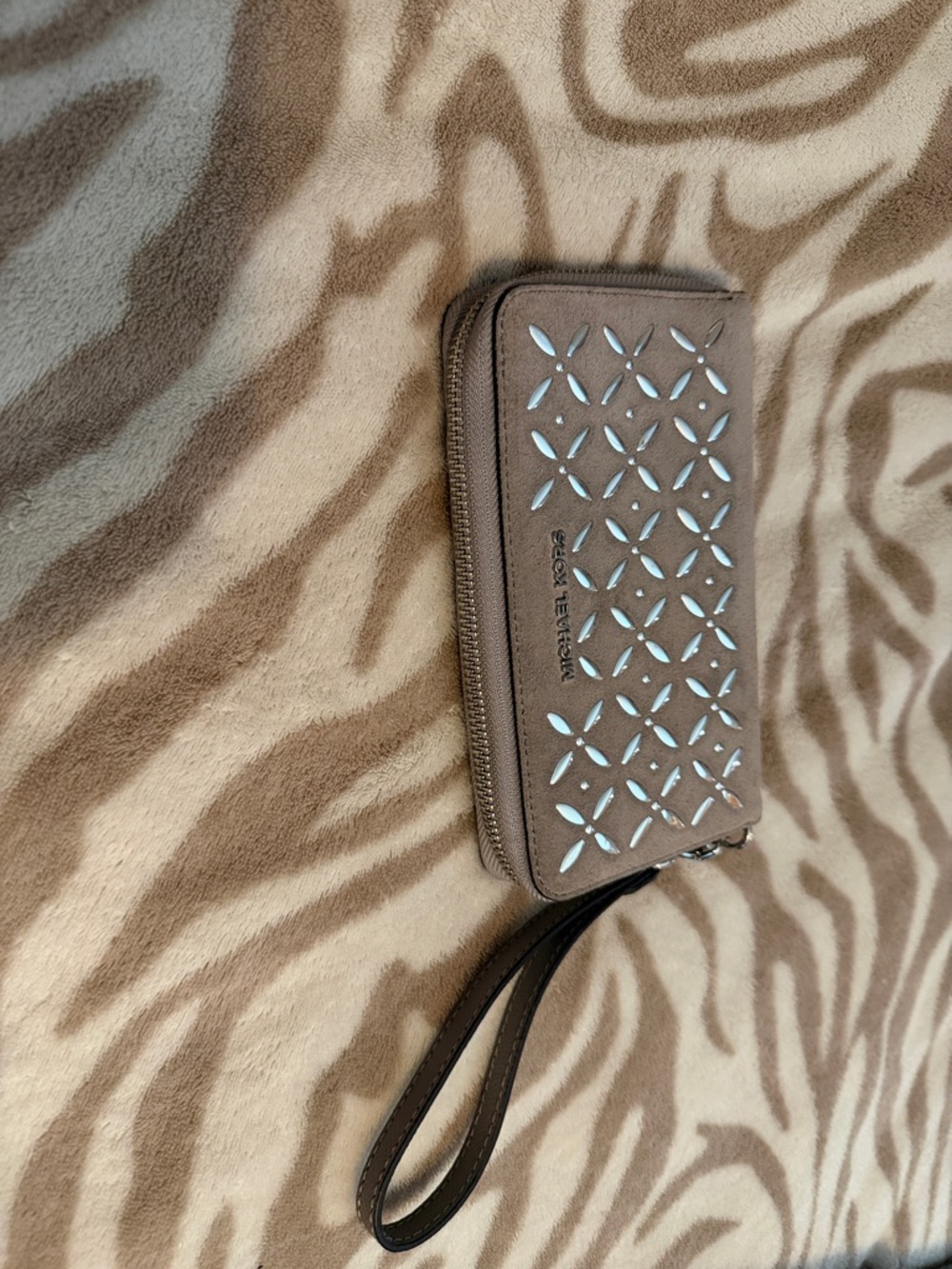 Michael Kors Women's Wallet Pearl Gray Wristlet